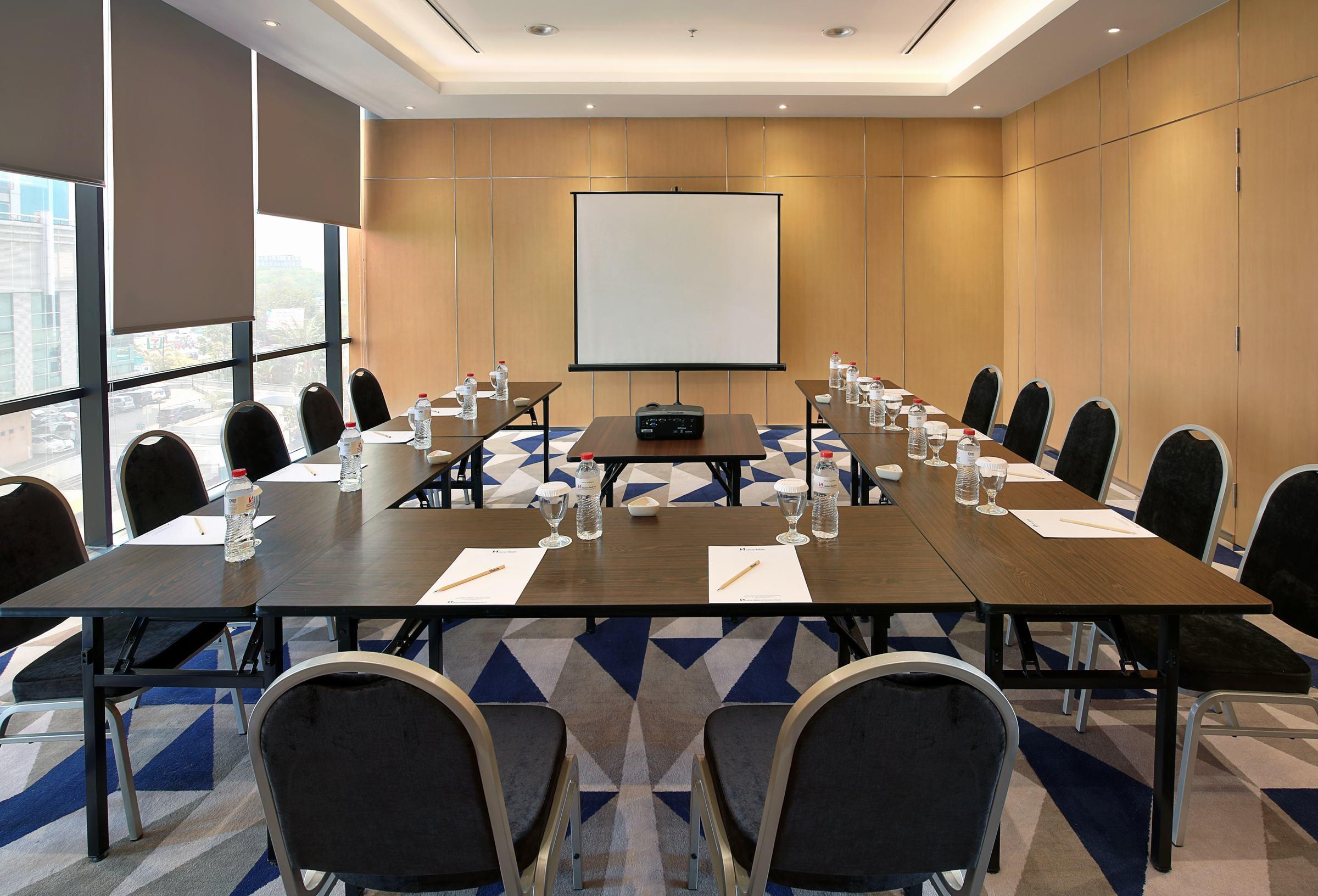Swiss-Belinn Simatupang Jacarta Exterior foto